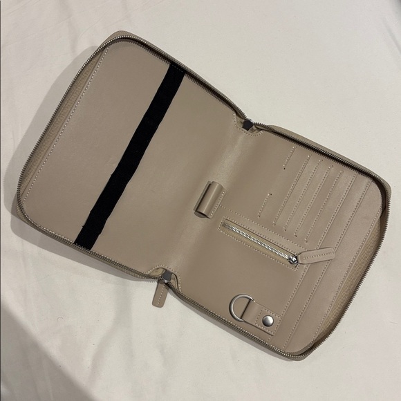 Monos folio - Picture 2 of 3